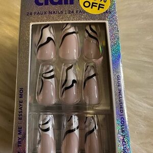 🩷5/$10 Elegant Black and Nude Faux Nails